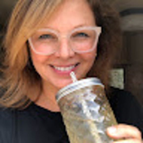 Meet your Posher, Nichole - Picture 1 of 1